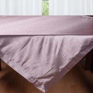 Σατέν τραπεζοκαρέ 2009 λουλούδι (130cm x 130cm) μώβ